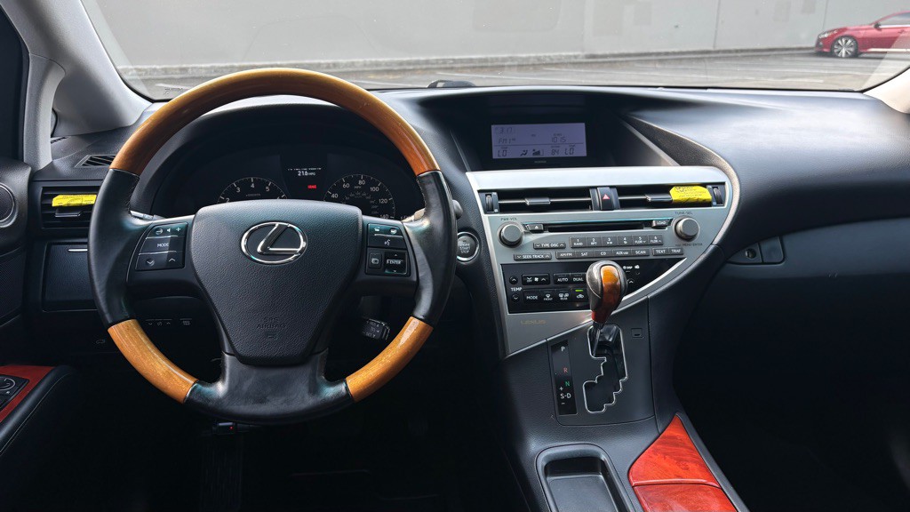 2010 Lexus RX Image 11