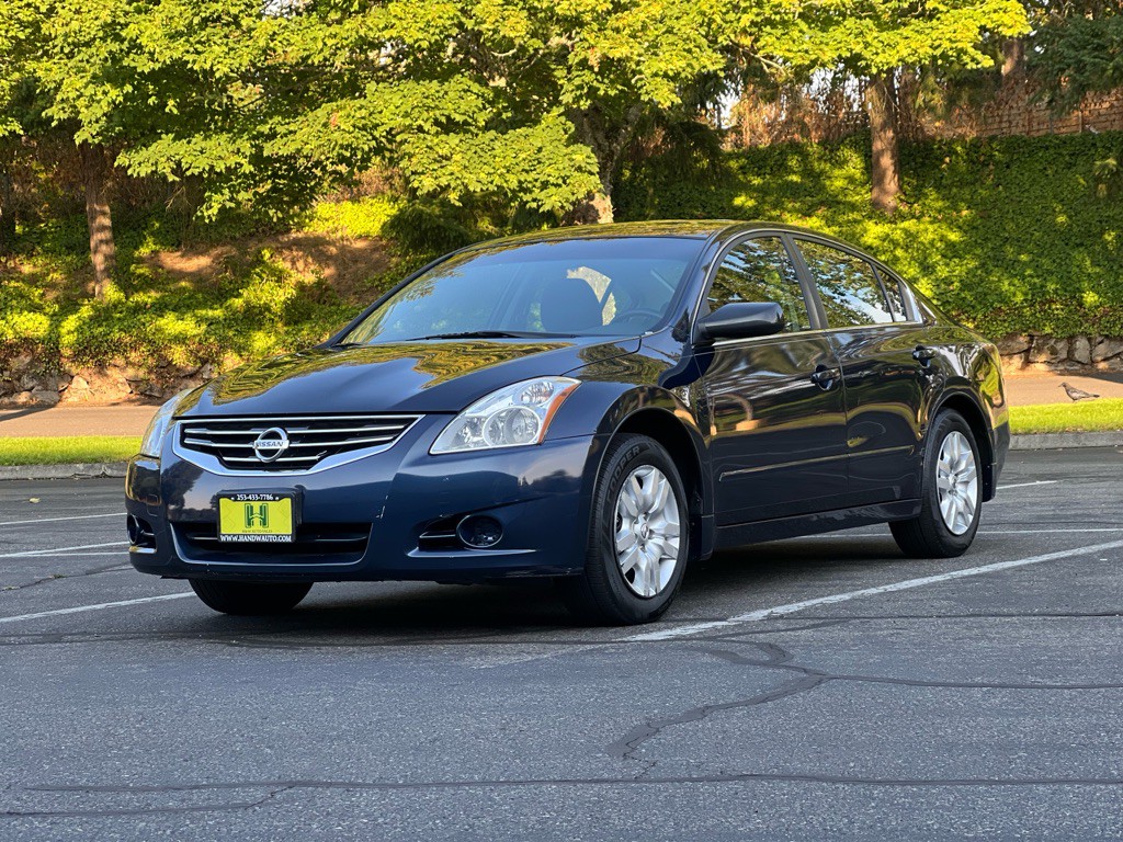 2010 Nissan Altima Image 1