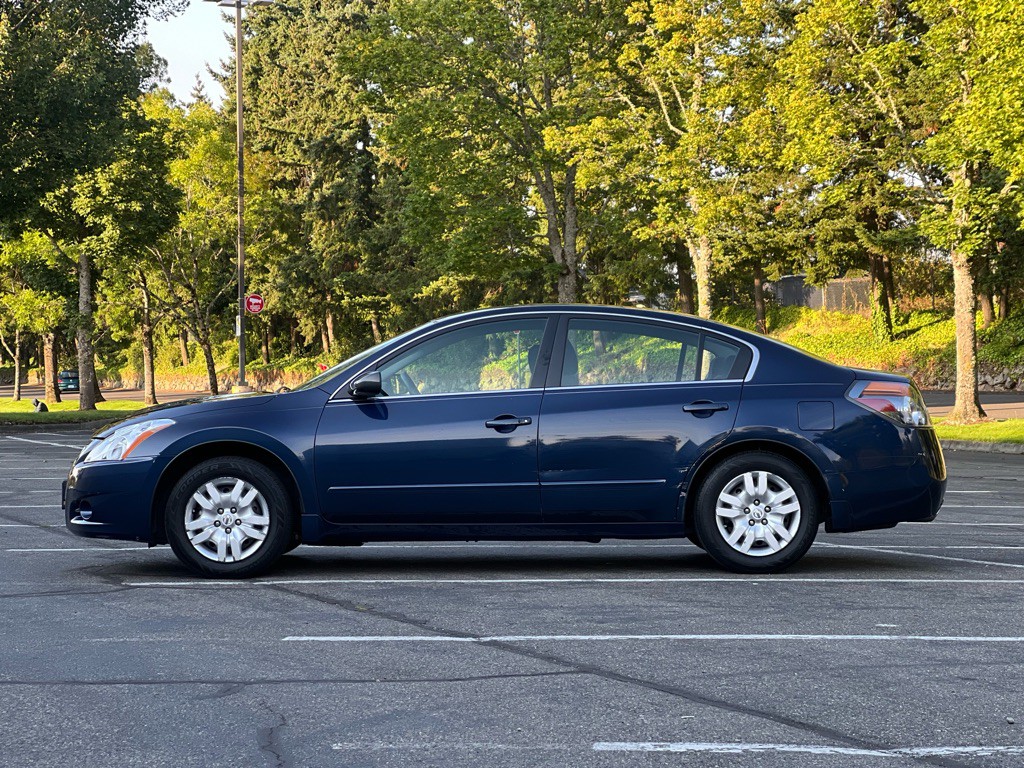 2010 Nissan Altima Image 2