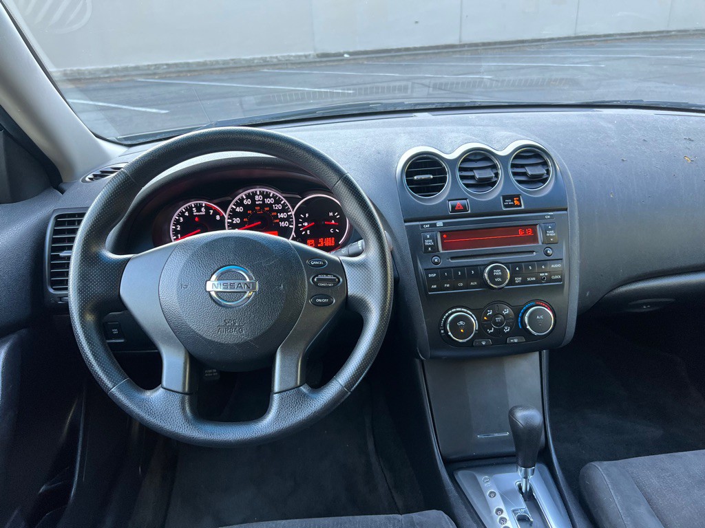 2010 Nissan Altima Image 12
