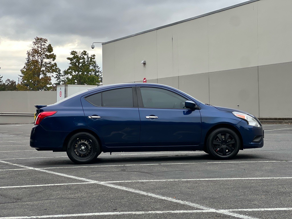 2018 Nissan Versa Image 6