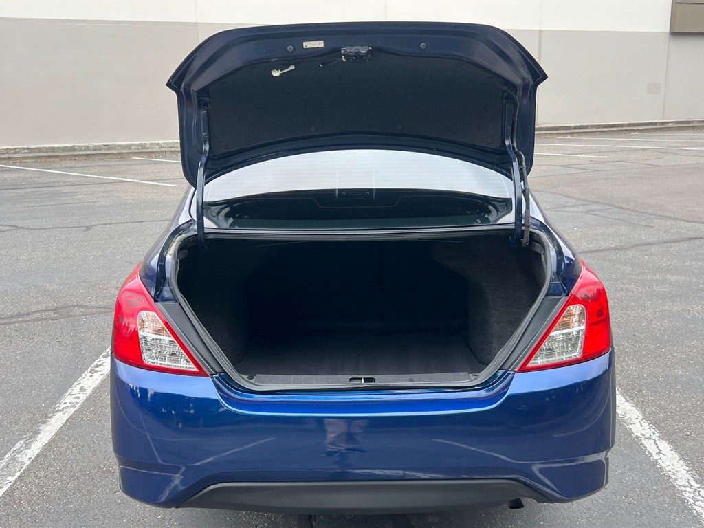 2018 Nissan Versa Image 15