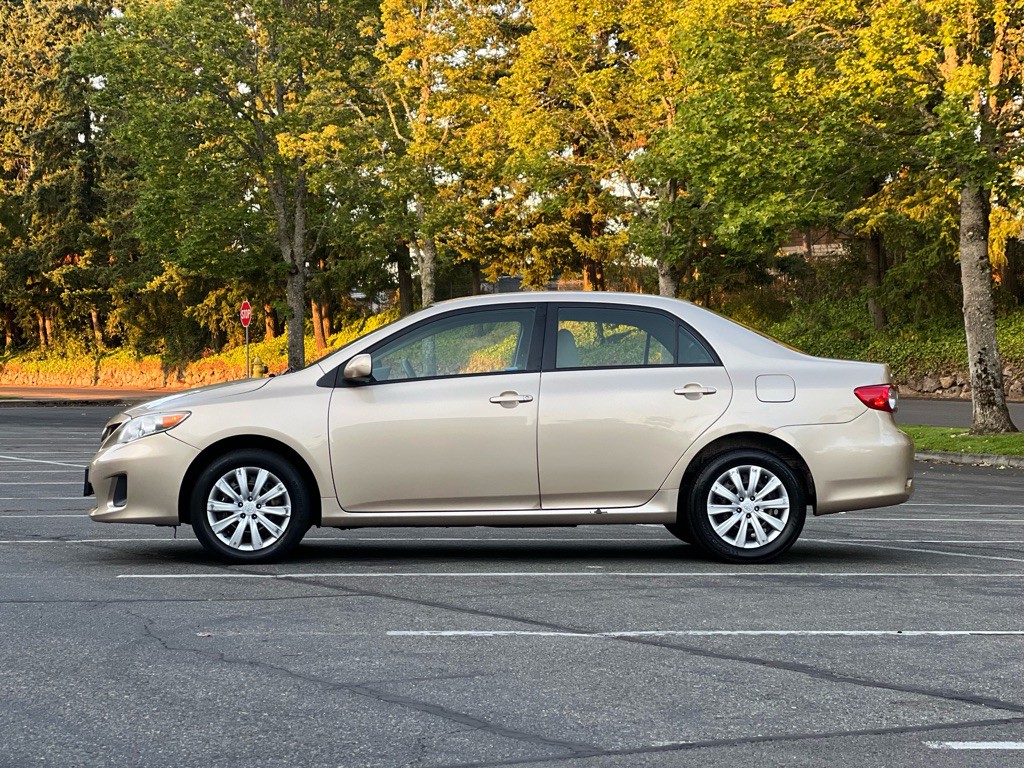 2012 Toyota Corolla Image 2