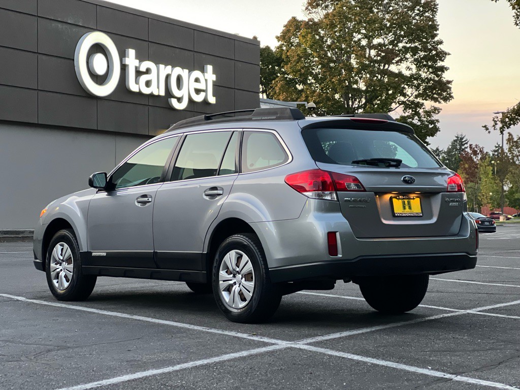 2010 Subaru Outback Image 3