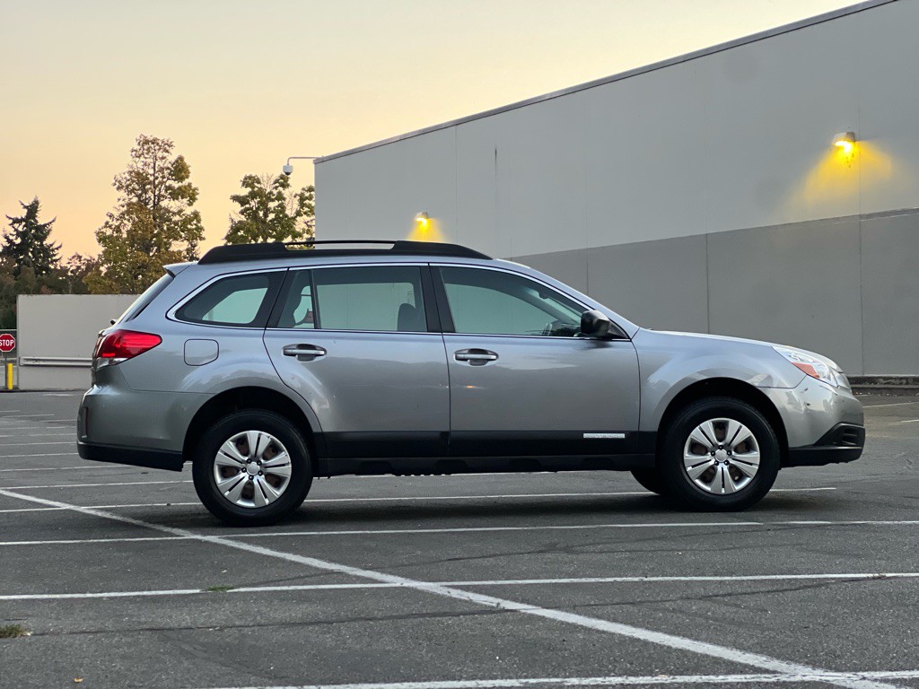 2010 Subaru Outback Image 6