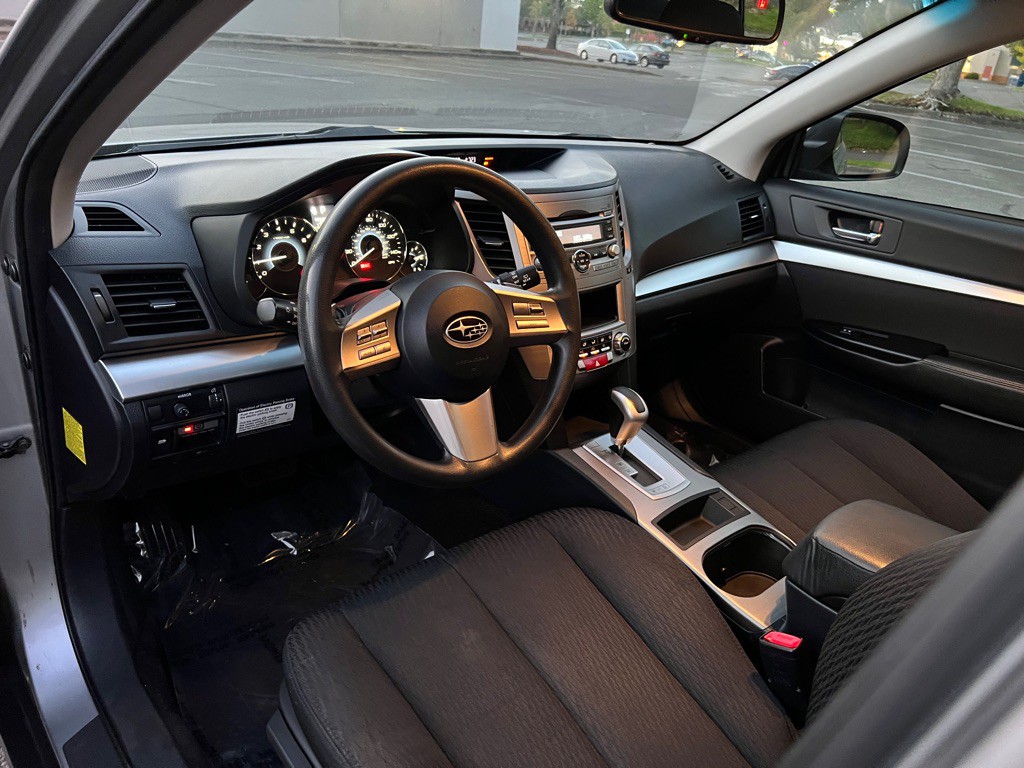 2010 Subaru Outback Image 10