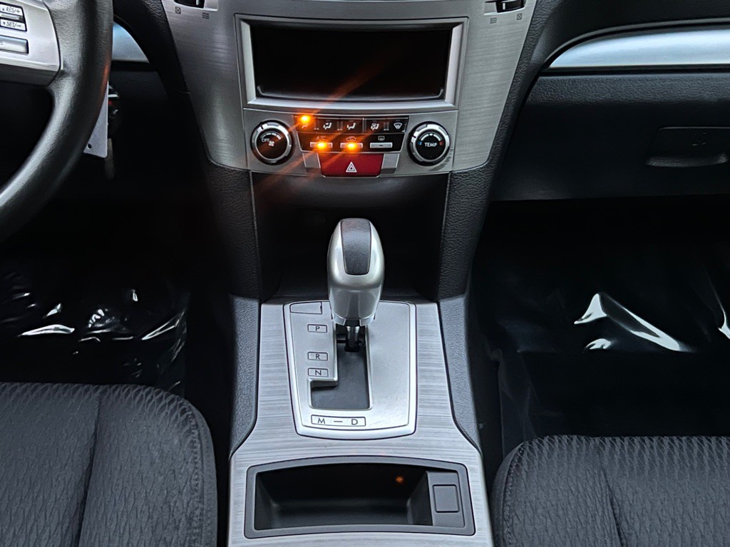 2010 Subaru Outback Image 14