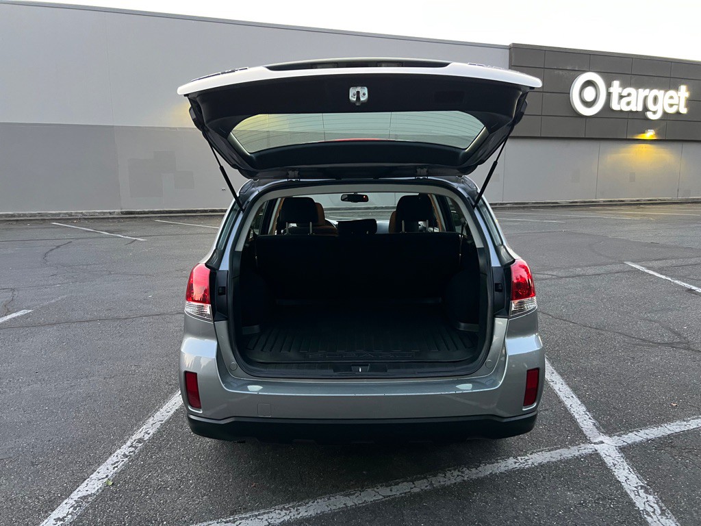 2010 Subaru Outback Image 16