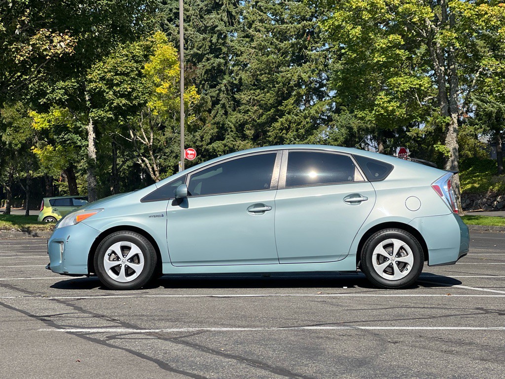 2013 Toyota Prius Image 2
