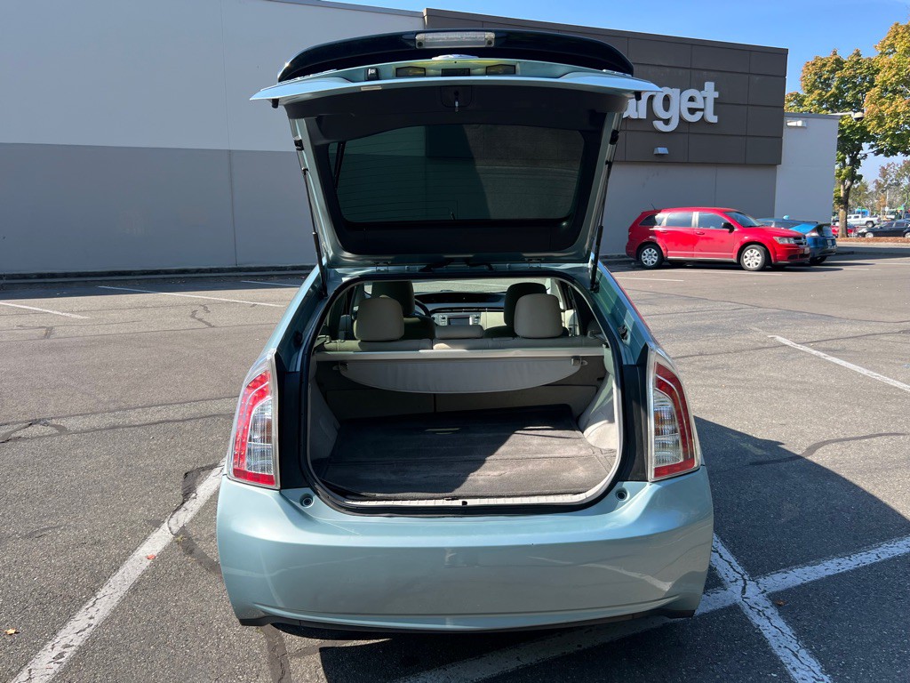 2013 Toyota Prius Image 16