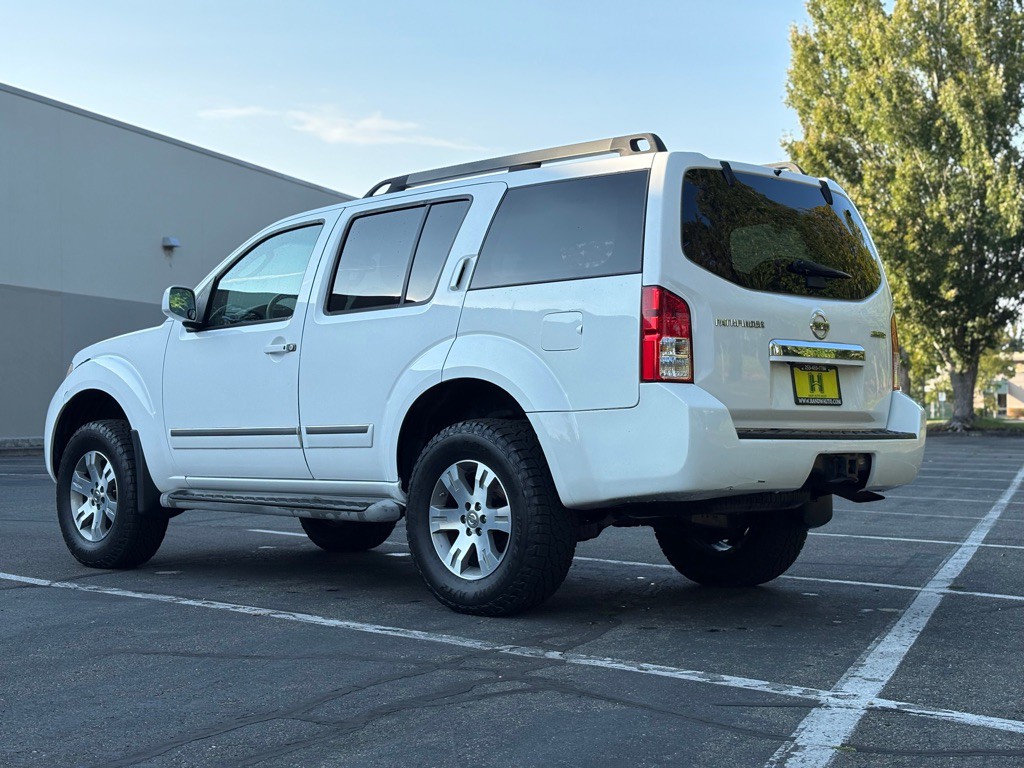 2011 Nissan Pathfinder Image 3