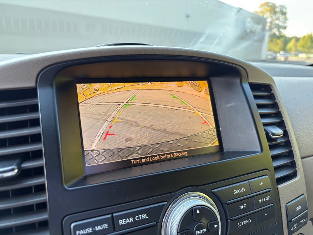 2011 Nissan Pathfinder Image 15