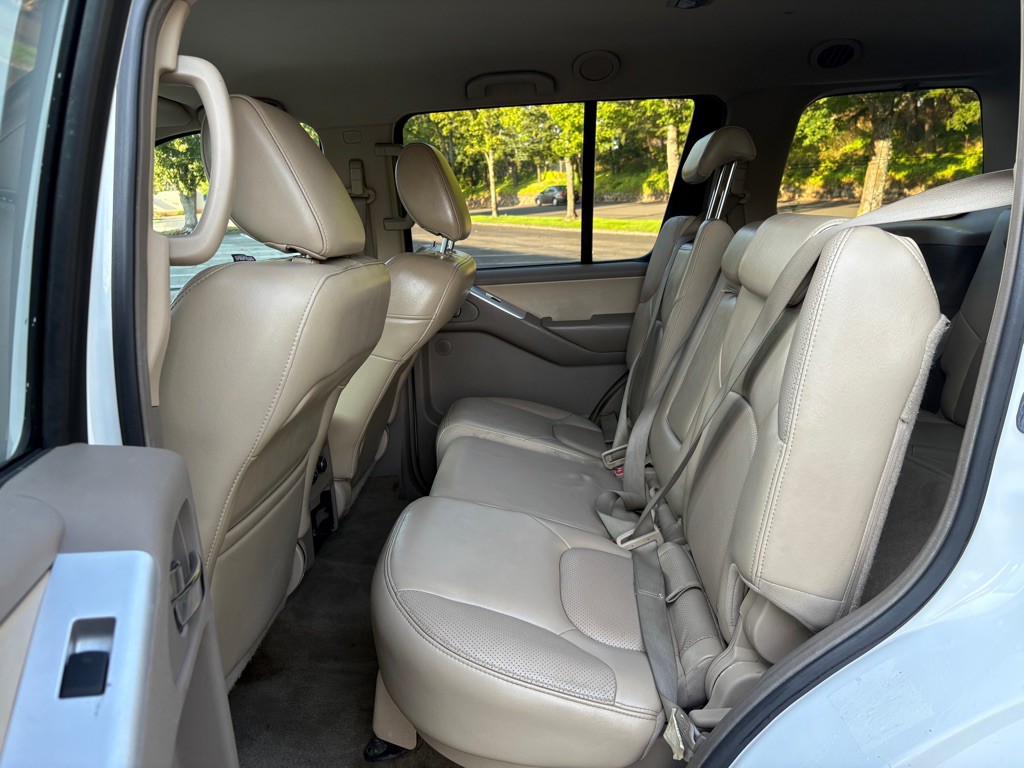 2011 Nissan Pathfinder Image 16