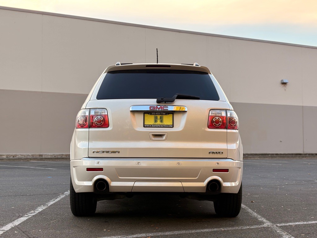 2011 GMC Acadia Image 4