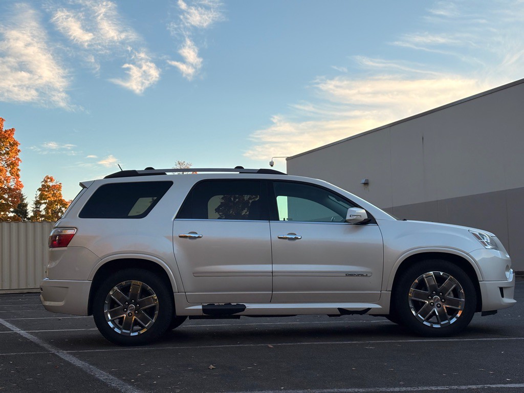 2011 GMC Acadia Image 6