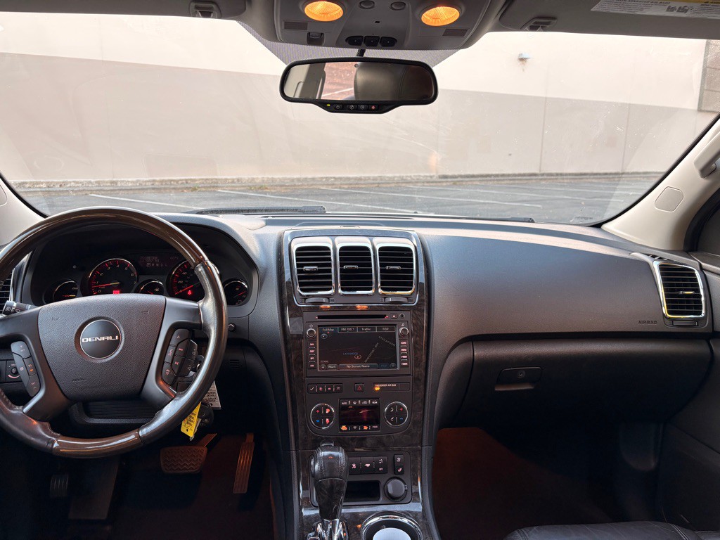 2011 GMC Acadia Image 12