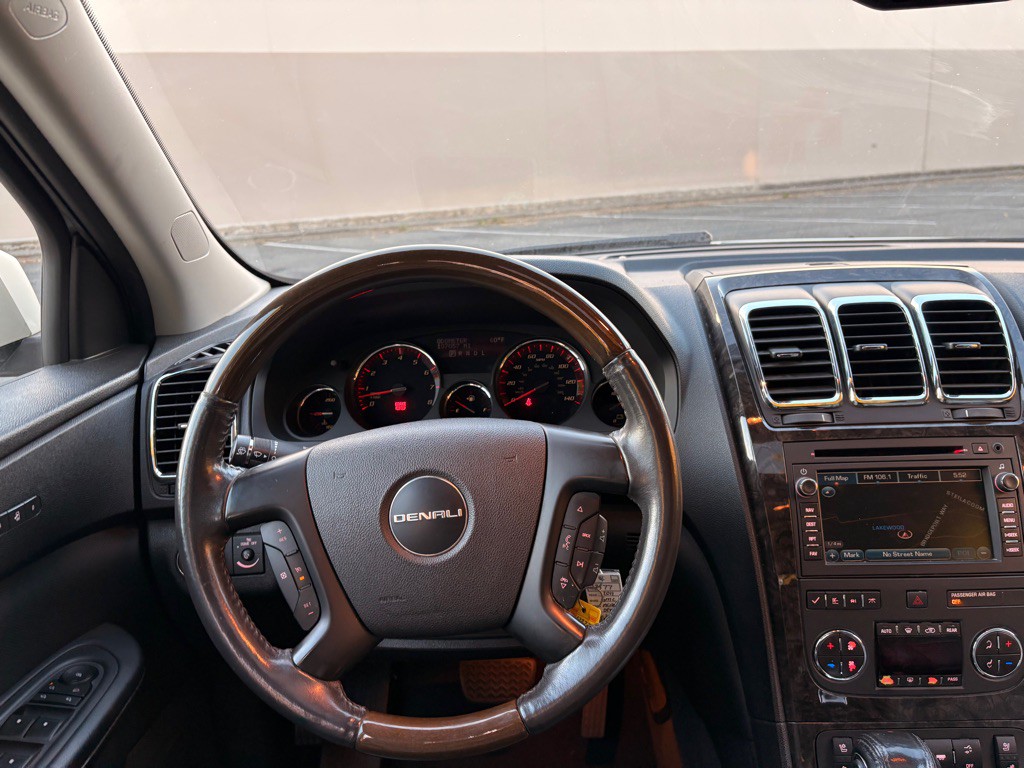 2011 GMC Acadia Image 13