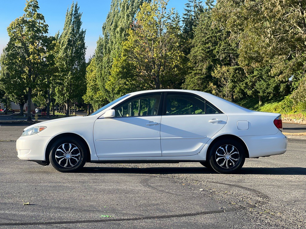 2005 Toyota Camry Image 2