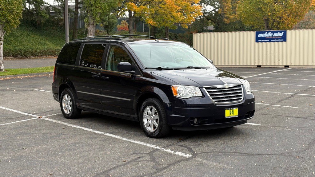 2010 Chrysler Town & Country Image 7