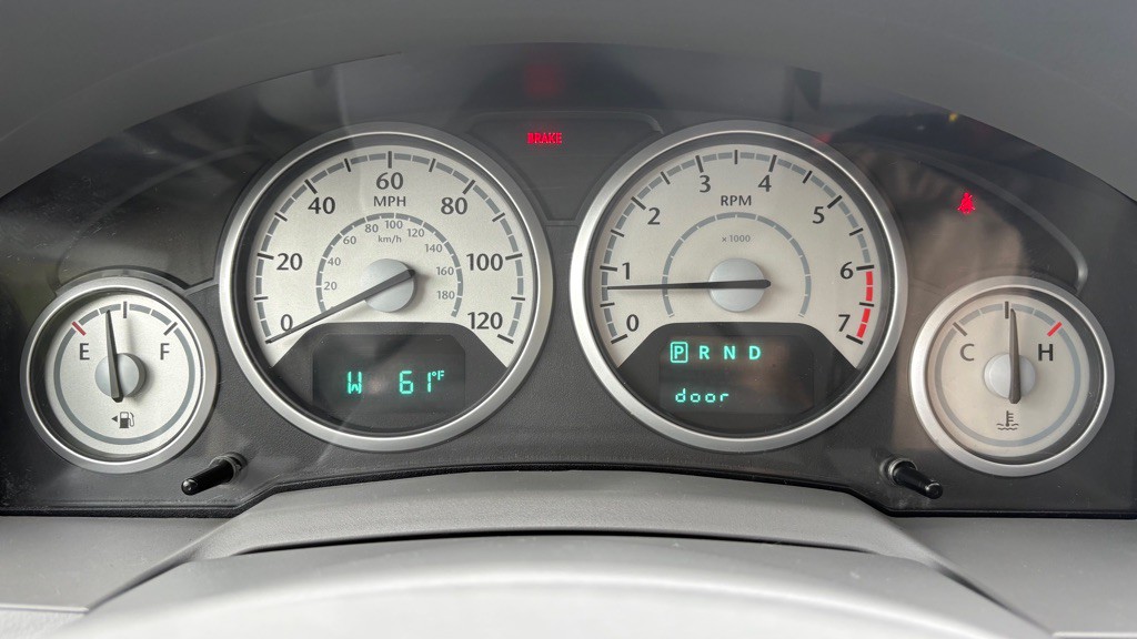2010 Chrysler Town & Country Image 13