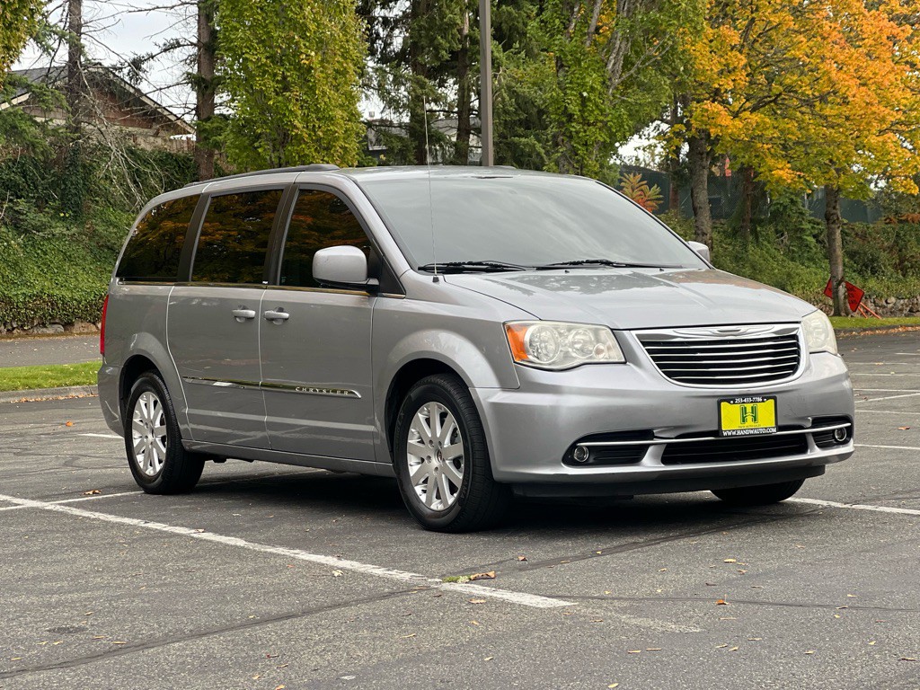 2013 Chrysler Town & Country Image 7