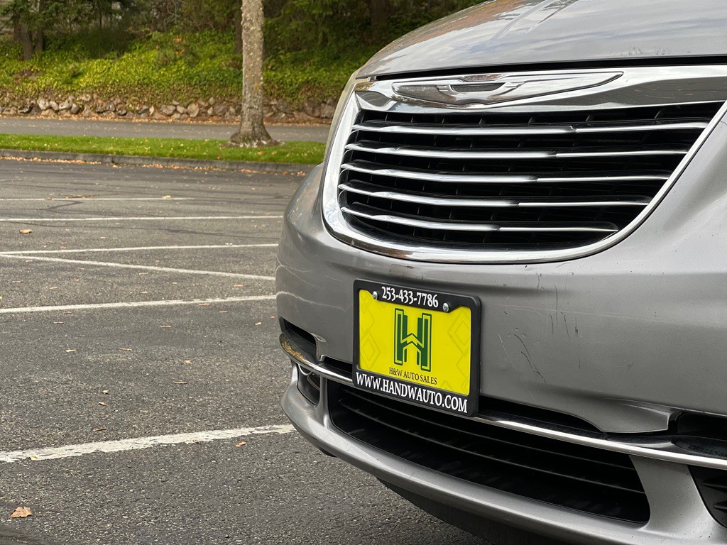 2013 Chrysler Town & Country Image 21