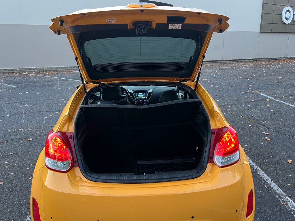 2012 Hyundai Veloster Image 17