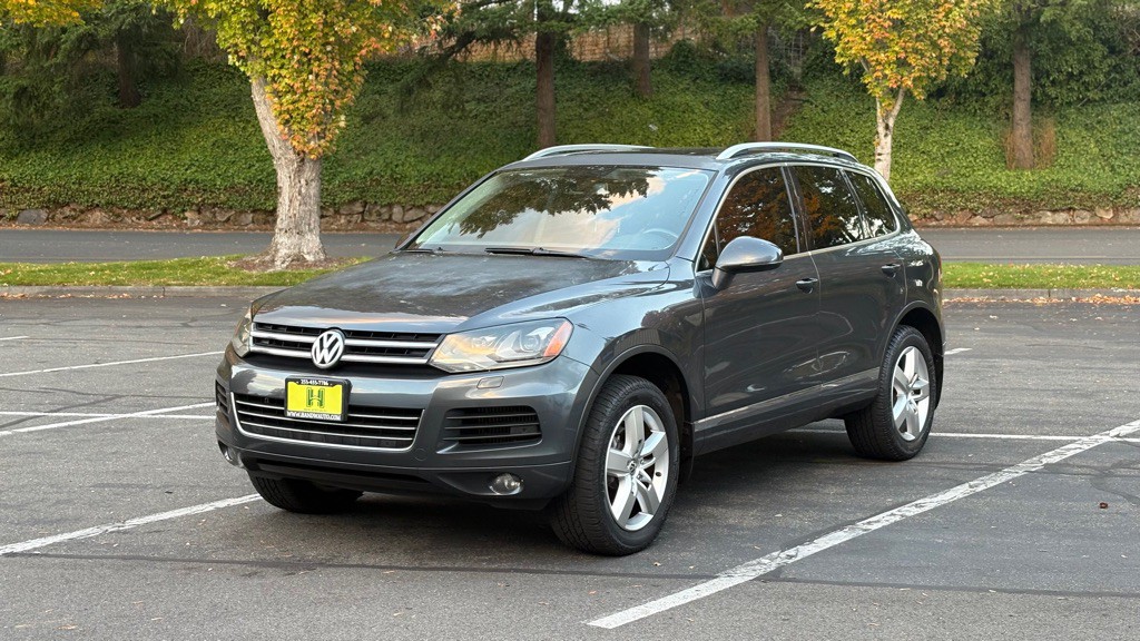 2011 Volkswagen Touareg Image 1
