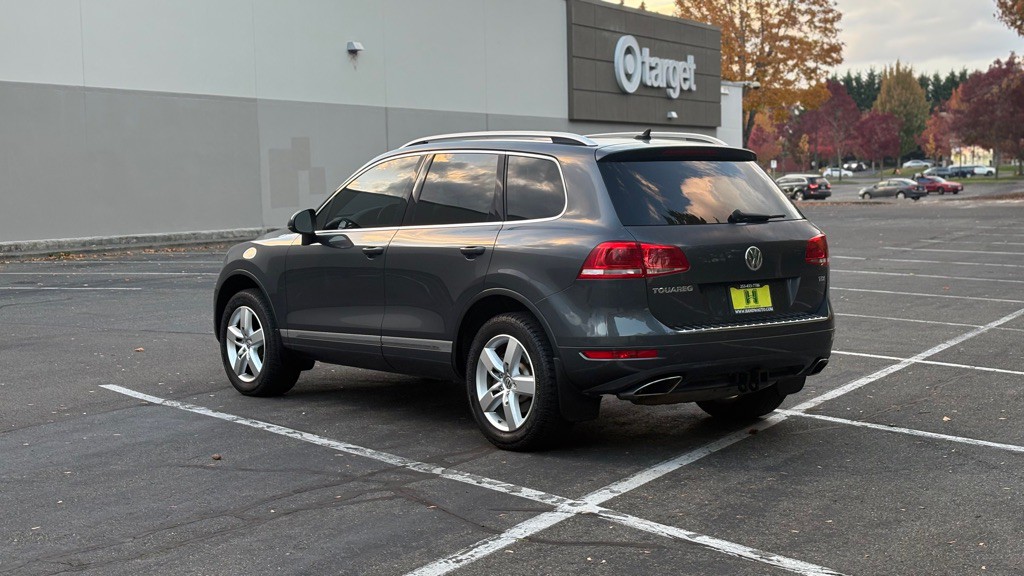 2011 Volkswagen Touareg Image 3