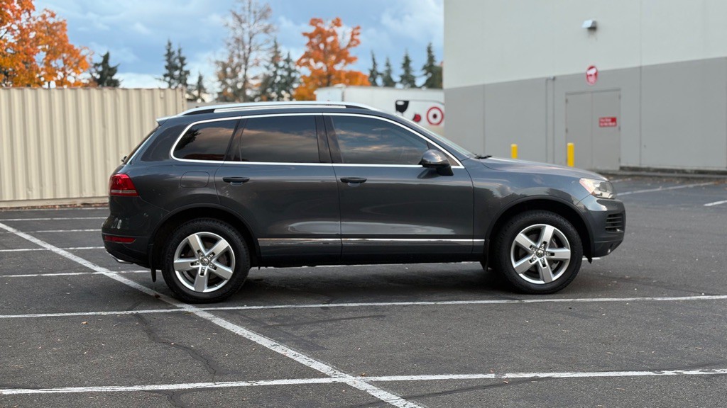 2011 Volkswagen Touareg Image 6