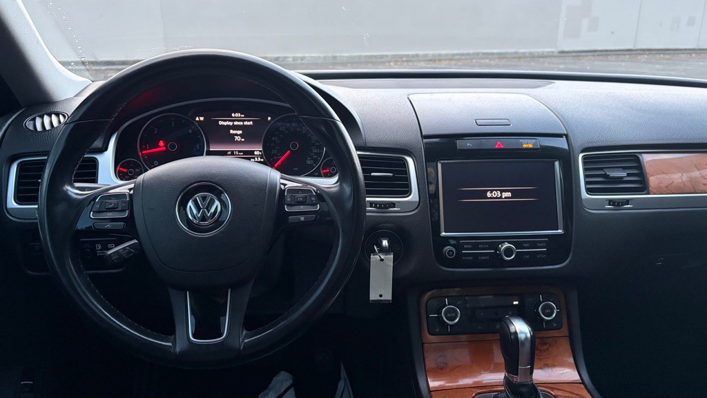 2011 Volkswagen Touareg Image 11