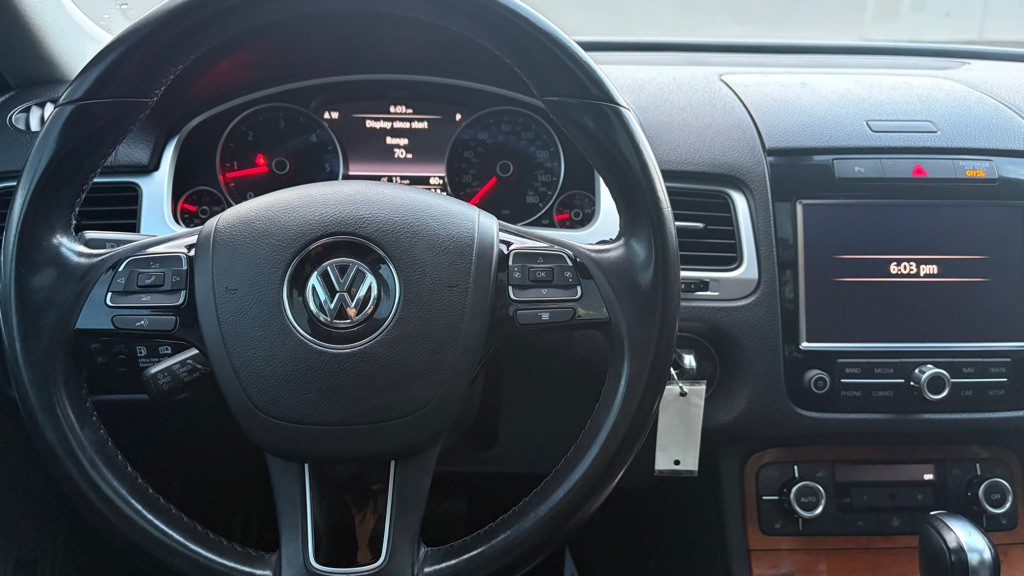 2011 Volkswagen Touareg Image 12