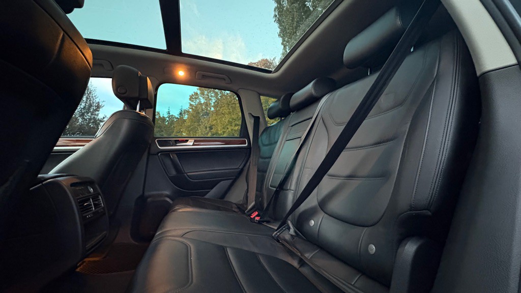 2011 Volkswagen Touareg Image 16