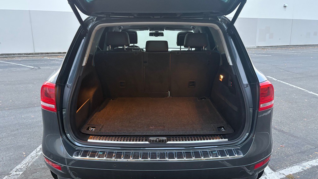 2011 Volkswagen Touareg Image 17