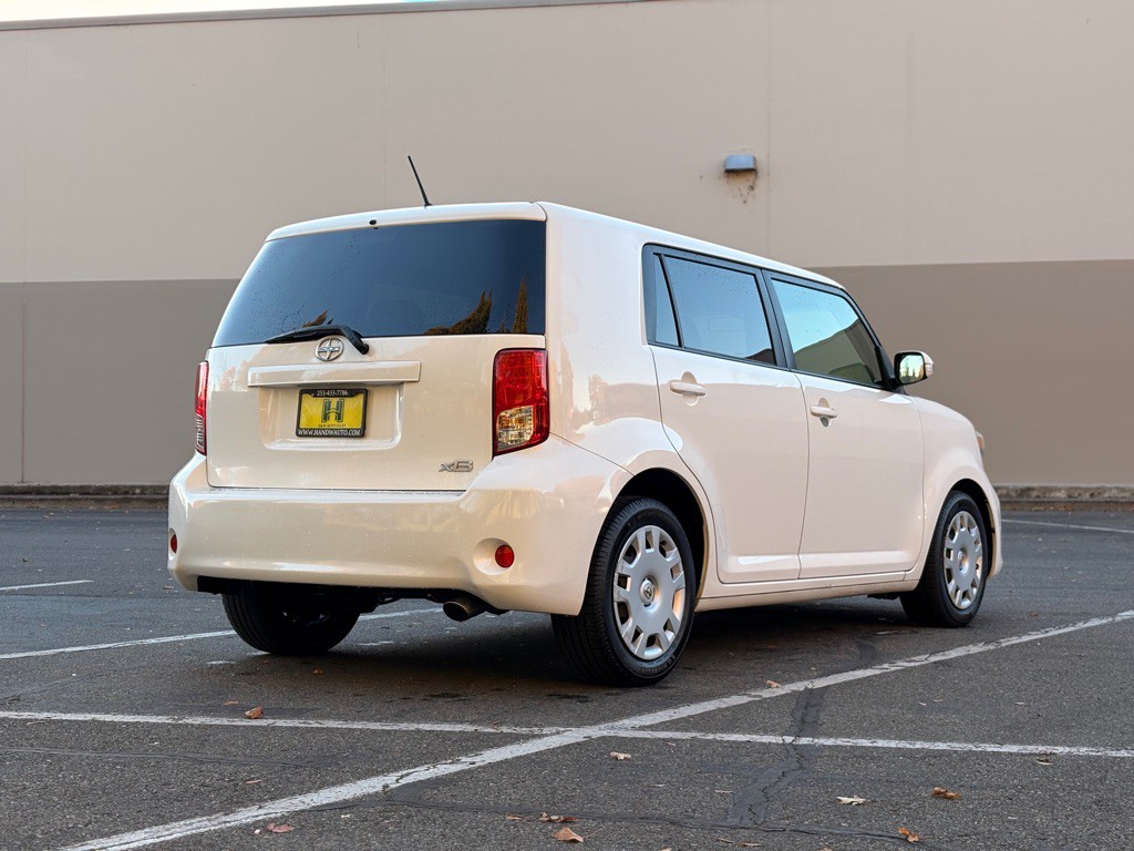 2012 Scion xB Image 5