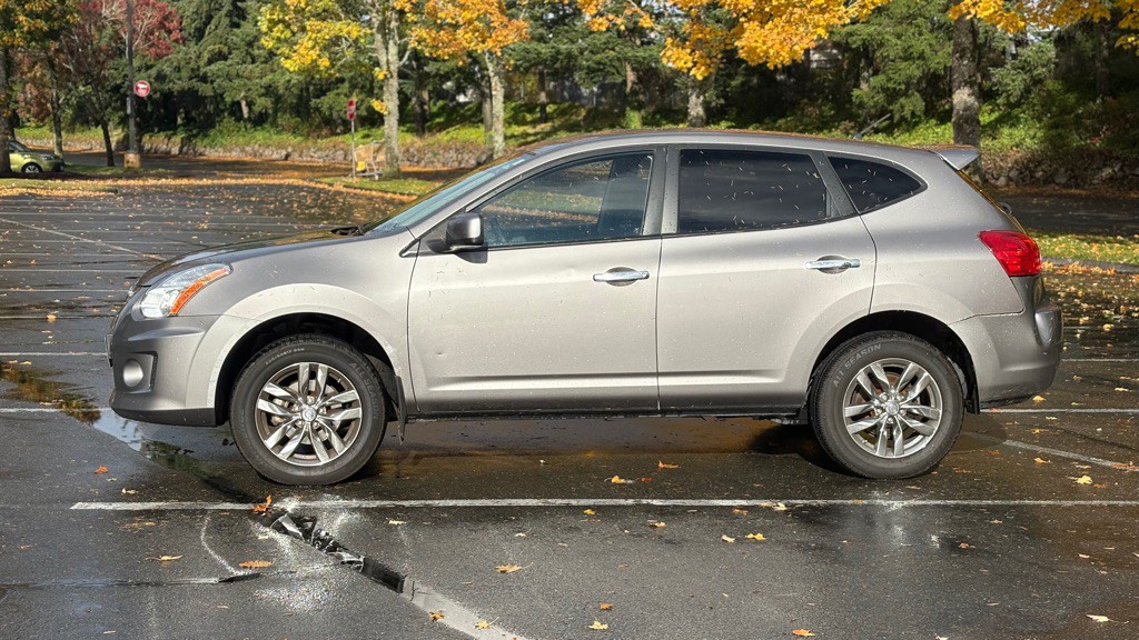 2010 Nissan Rogue Image 2