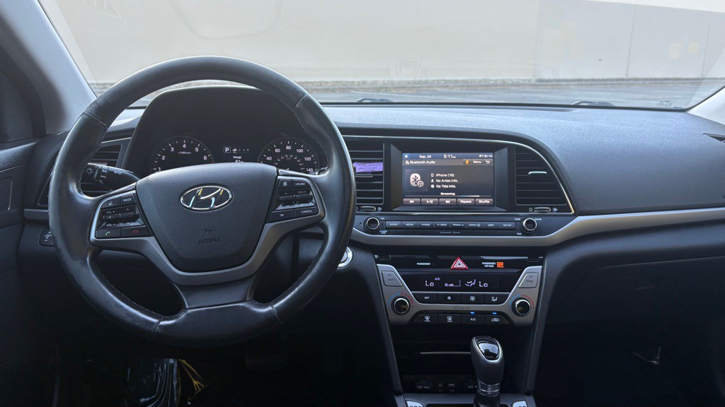 2017 Hyundai Elantra Image 11