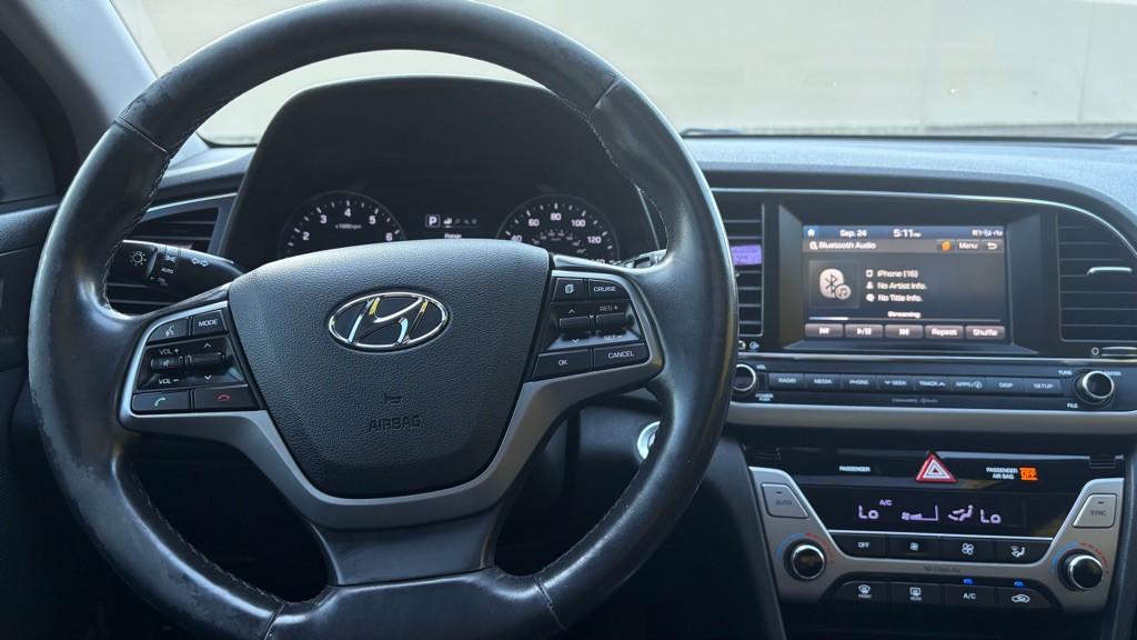 2017 Hyundai Elantra Image 12