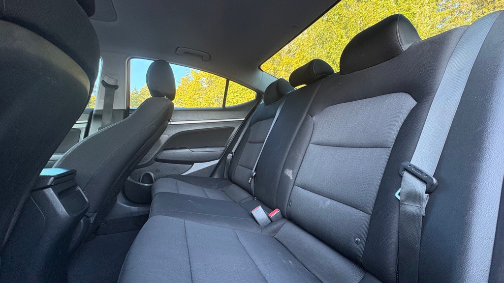 2017 Hyundai Elantra Image 16