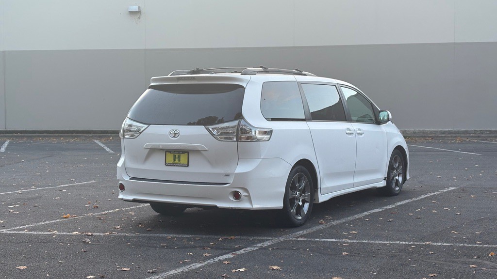 2011 Toyota Sienna Image 5