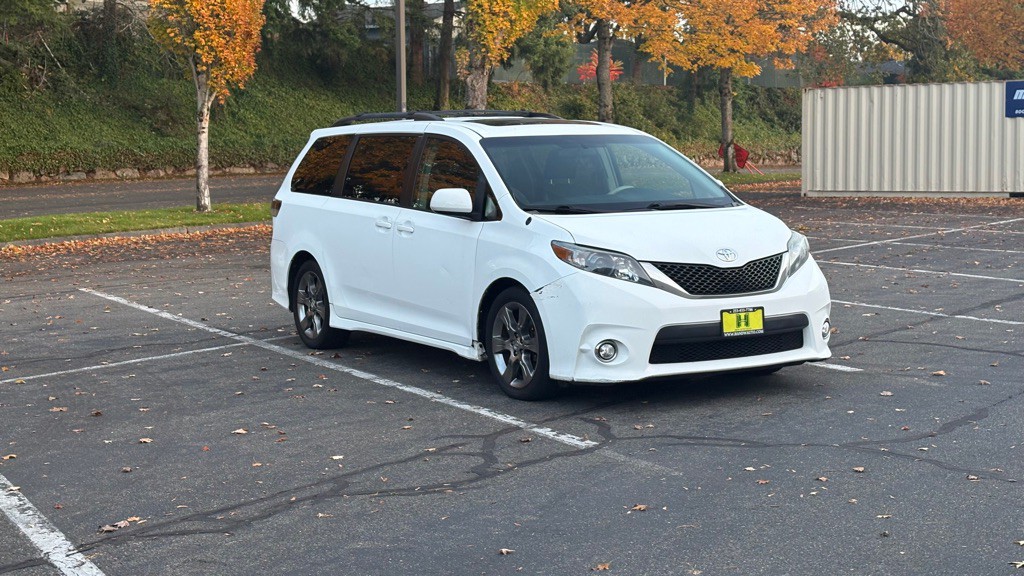 2011 Toyota Sienna Image 7