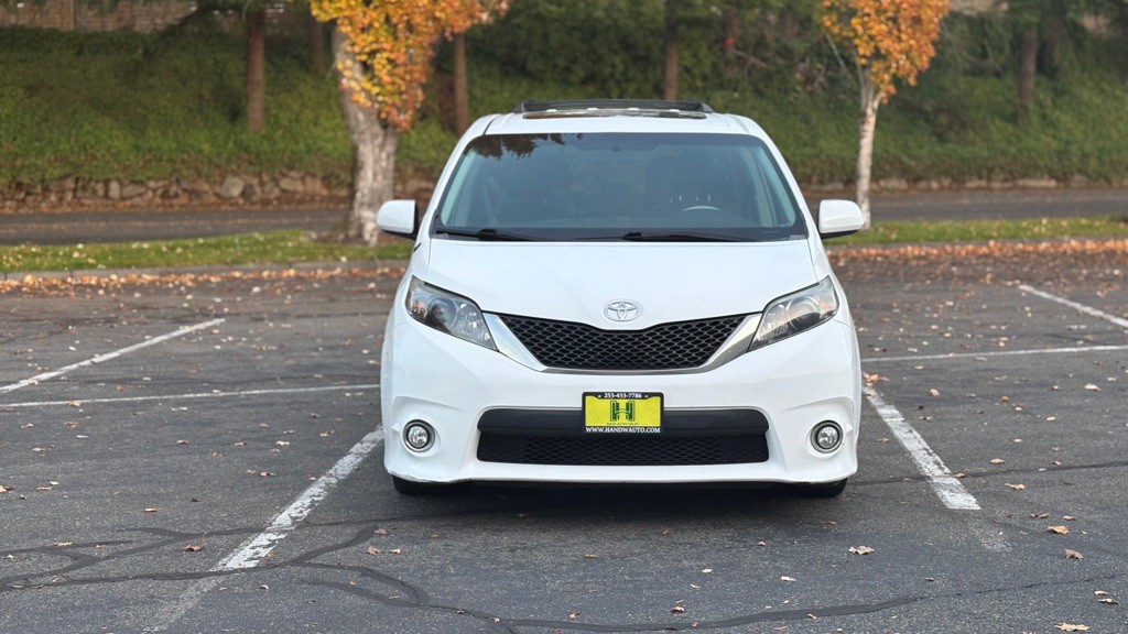 2011 Toyota Sienna Image 8