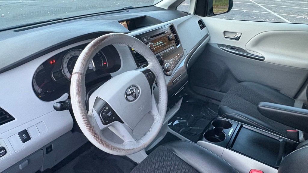 2011 Toyota Sienna Image 10