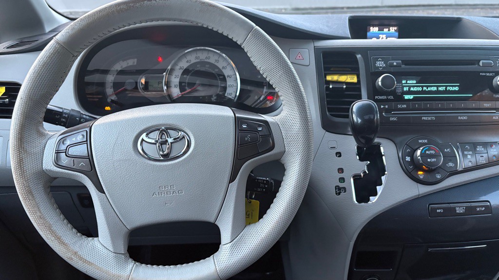 2011 Toyota Sienna Image 12