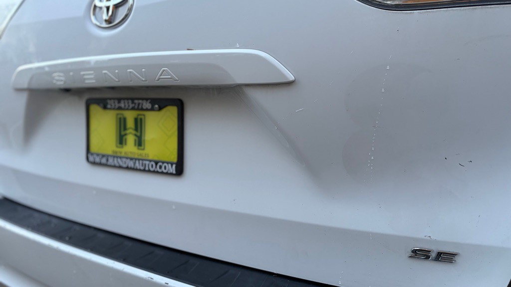 2011 Toyota Sienna Image 21