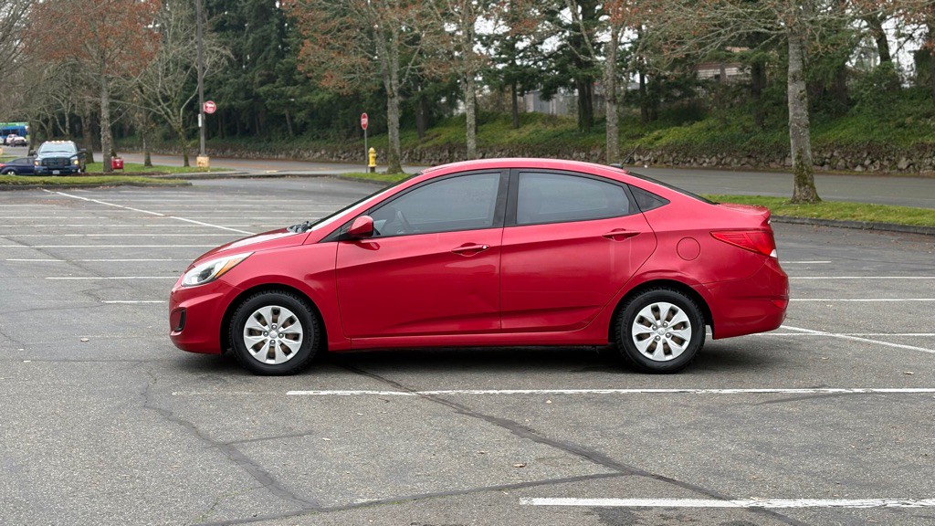 2015 Hyundai Accent Image 2