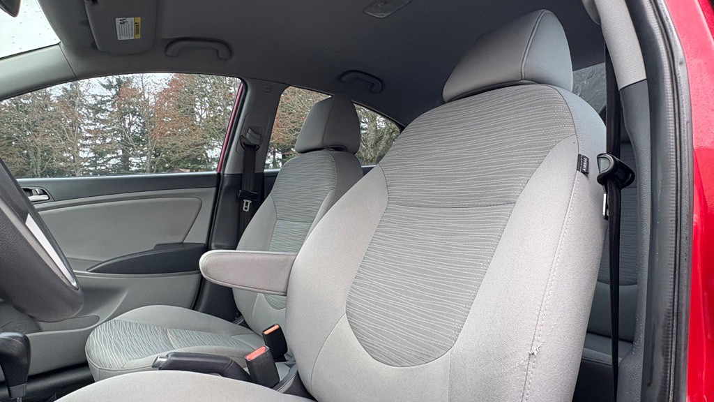 2015 Hyundai Accent Image 9