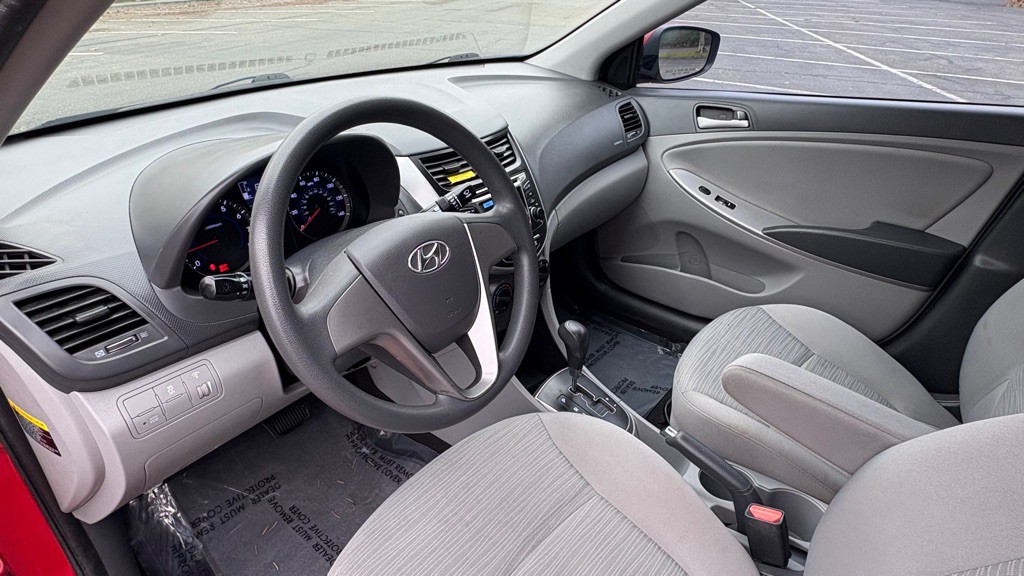 2015 Hyundai Accent Image 10