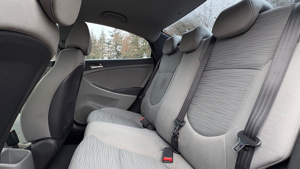 2015 Hyundai Accent Image 15