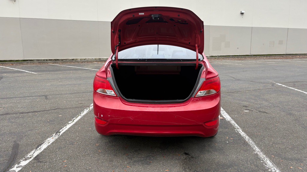 2015 Hyundai Accent Image 16